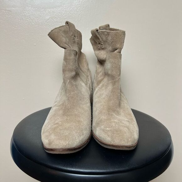 SALE! Brown Suede Vince Camuto Booties Size 8 GUC - Picture 2 of 6